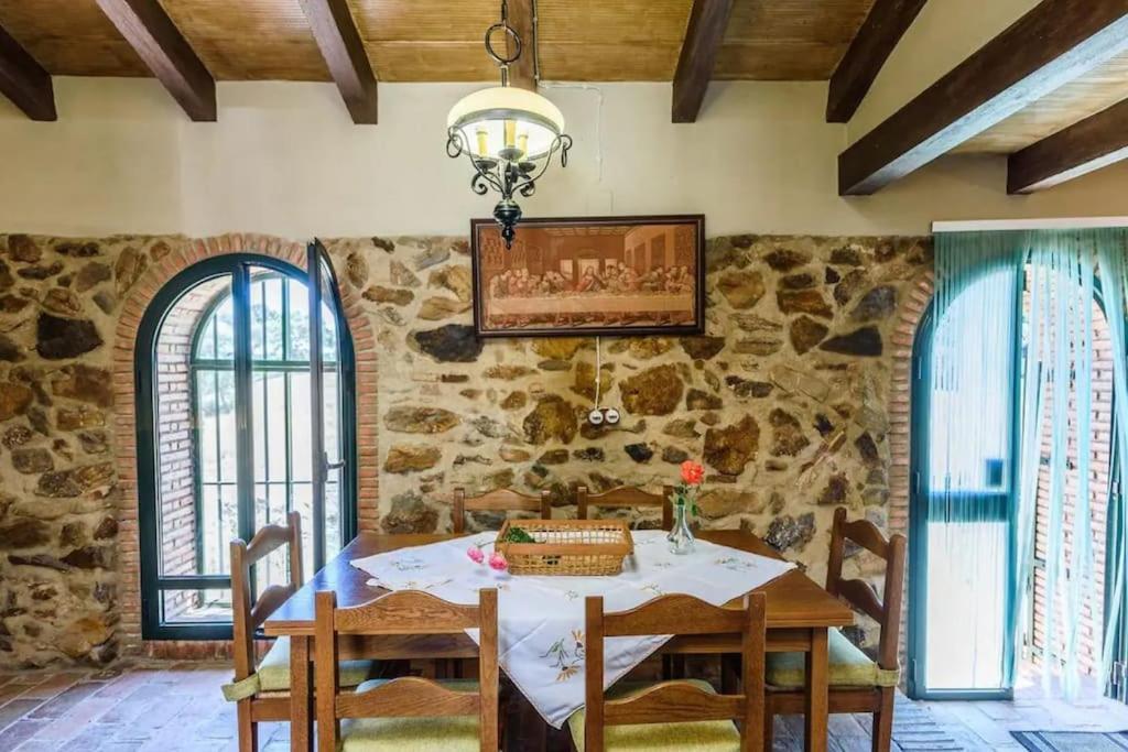 Villa Casa Cortijo En Dehesa Sierra Leon à La Puebla de los Infantes Extérieur photo